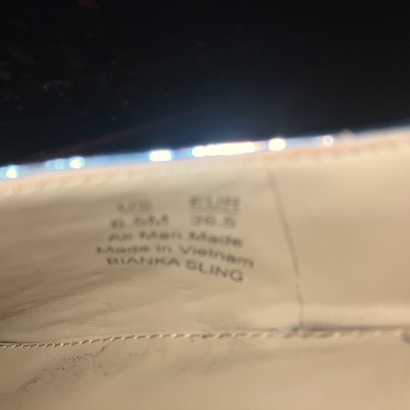 Silver 6 1/2 womans pump - Picture 5 of 5